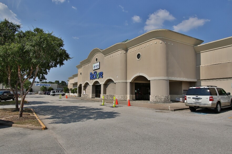 13300-13384 Jones, Houston, TX for lease - Building Photo - Image 2 of 8