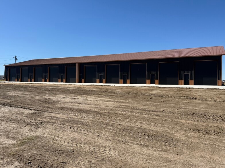 4355 Chambers Dr, Garden City, KS for lease - Building Photo - Image 2 of 5