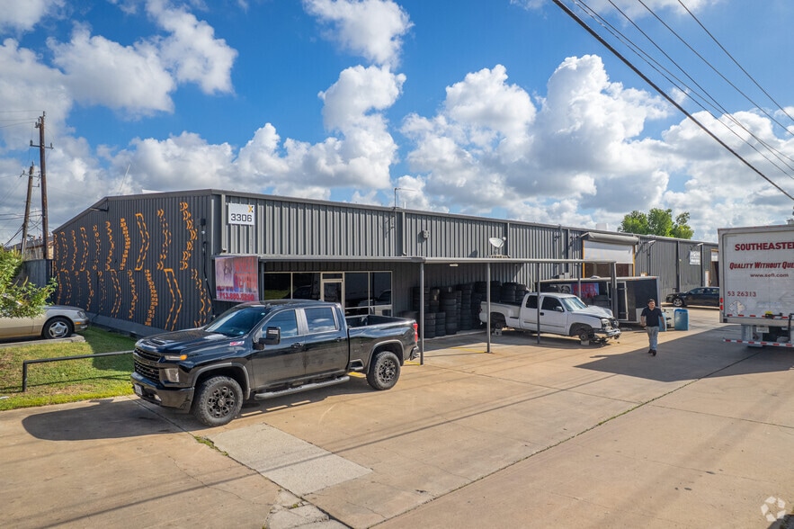 3306 Ella Blvd, Houston, TX for lease - Building Photo - Image 2 of 9