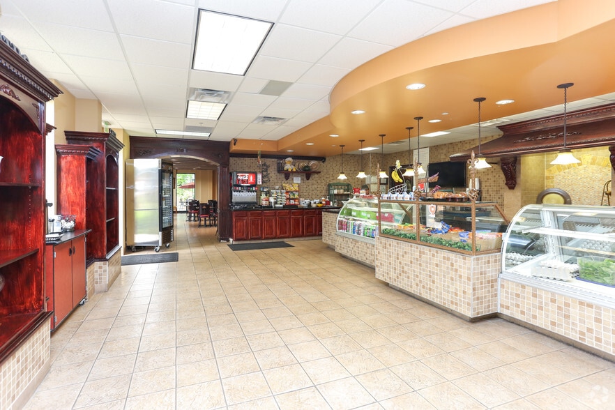 5775 Glenridge Dr NE, Atlanta, GA for lease - Interior Photo - Image 2 of 15