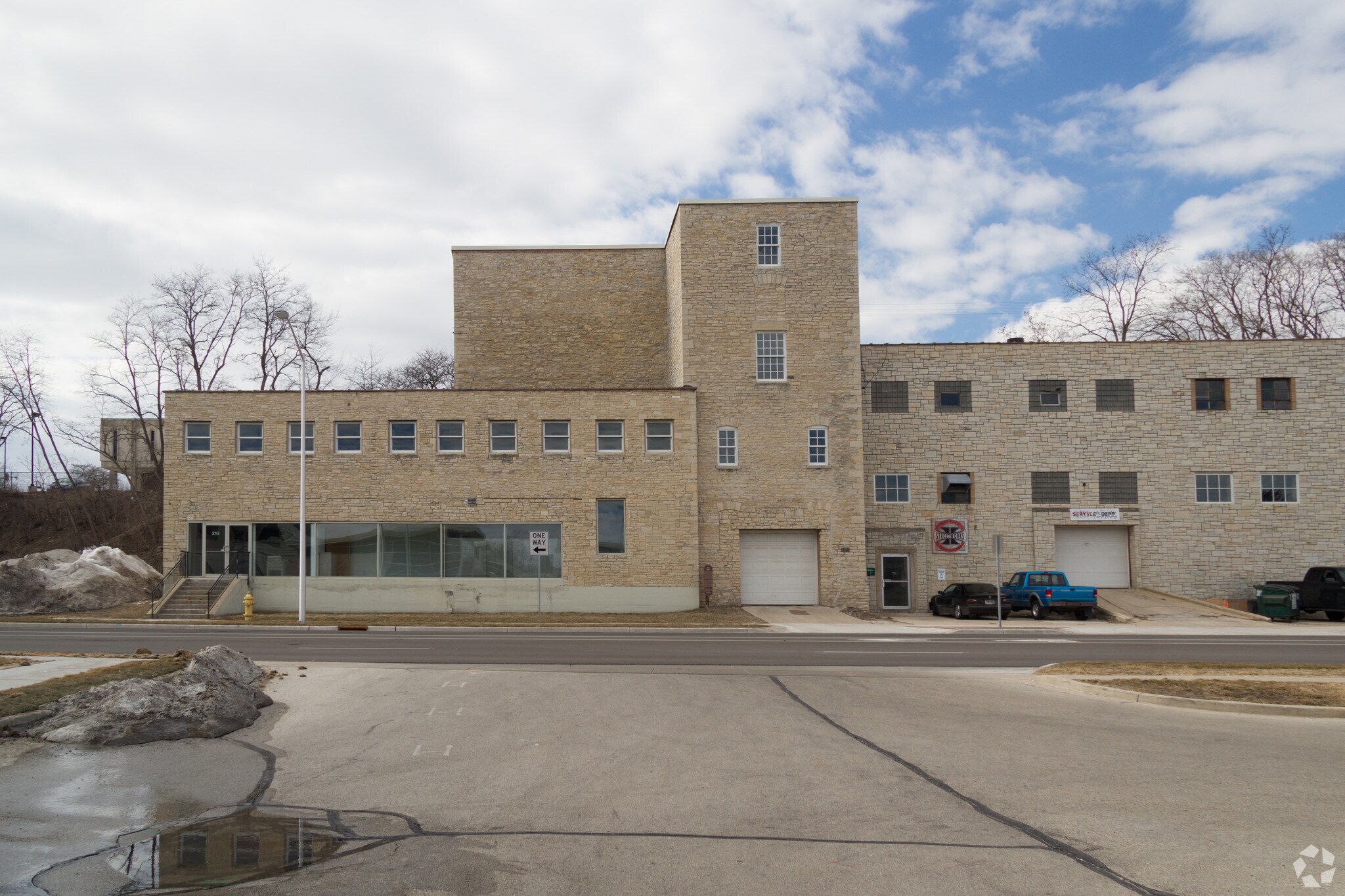 210 E North St, Waukesha, WI for sale Primary Photo- Image 1 of 1