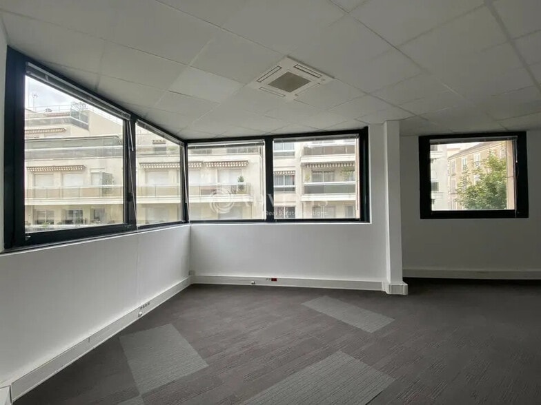 Office in Boulogne-Billancourt for lease - Interior Photo - Image 1 of 17
