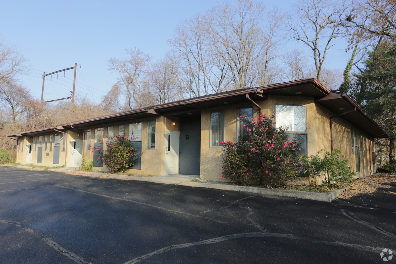 753 W Cheltenham Ave, Melrose Park, PA 19027