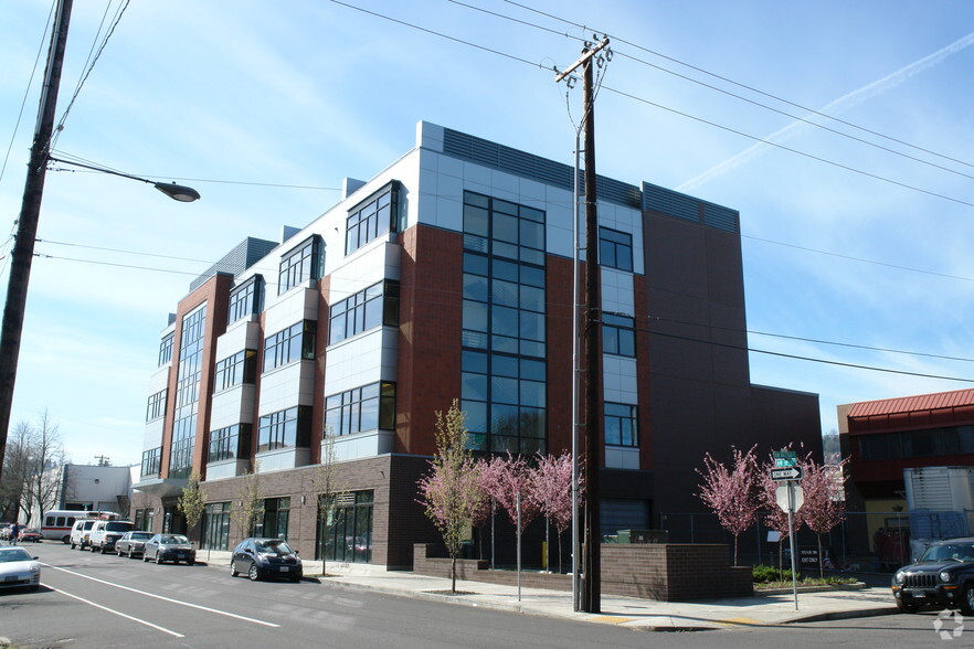 1515 NW 18th Ave, Portland, OR for lease - Building Photo - Image 3 of 4