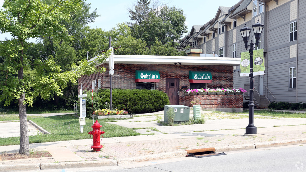 2850 N Brookfield Rd, Brookfield, WI for sale - Primary Photo - Image 1 of 1