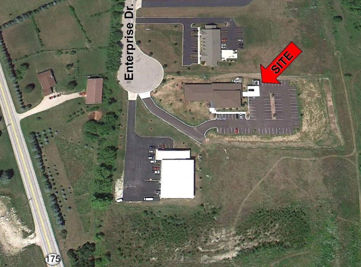 850 Enterprise Dr, Slinger, WI 53086