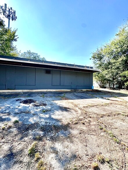 638-642 Dill Ave, Atlanta, GA for sale - Building Photo - Image 2 of 6