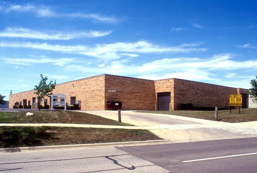 2200 S Park Ave, Streamwood, IL for lease - Building Photo - Image 3 of 5