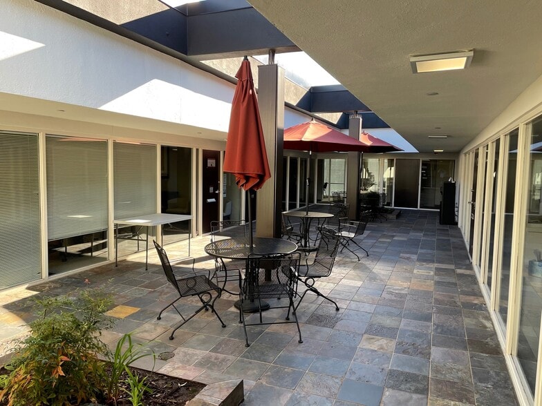 871-873 Santa Cruz Ave, Menlo Park, CA for lease - Building Photo - Image 2 of 6