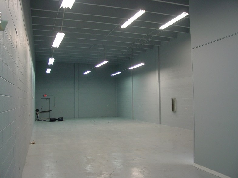 3673 Exchange Ave, Naples, FL for lease - Interior Photo - Image 3 of 5