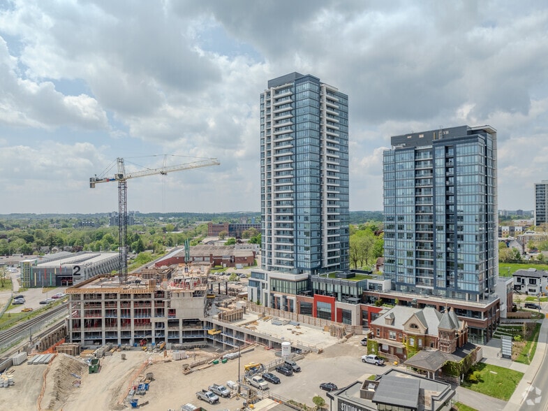 641 King St W, Kitchener, ON for lease - Building Photo - Image 3 of 12