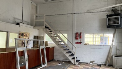 Niagara Rd, Sheffield for lease Interior Photo- Image 2 of 2