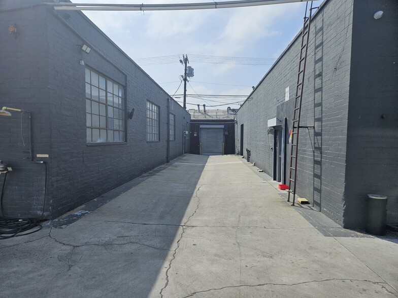 5993 S St Andrews Pl, Los Angeles, CA for lease - Building Photo - Image 3 of 17