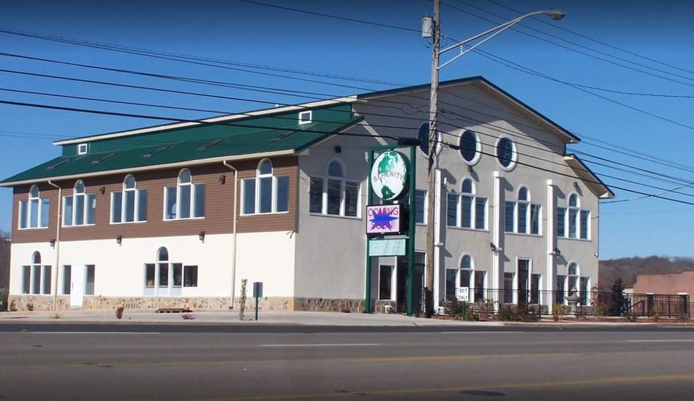1903 Grand Central Ave, Vienna, WV for sale - Primary Photo - Image 1 of 68
