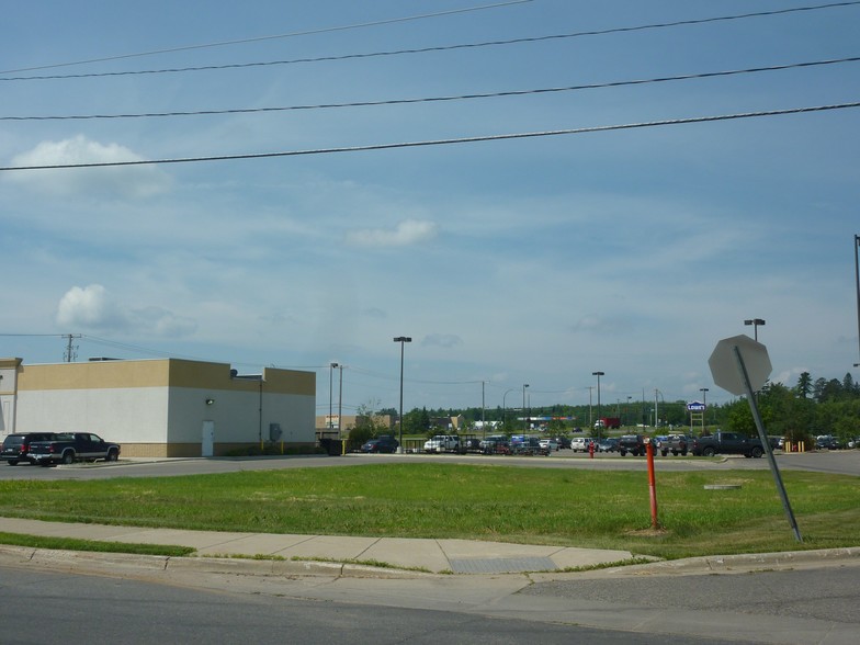 W 9th Ave, Hibbing, MN for sale - Building Photo - Image 2 of 10