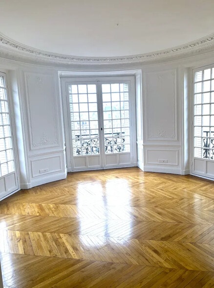 Office in Paris for lease - Interior Photo - Image 1 of 4