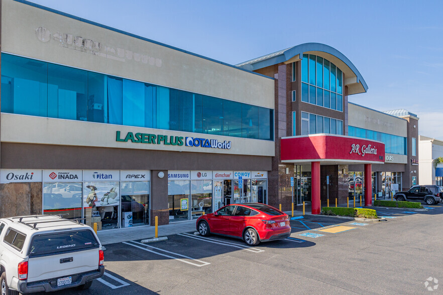 9618-9622 Garden Grove Blvd, Garden Grove, CA for lease - Building Photo - Image 2 of 6