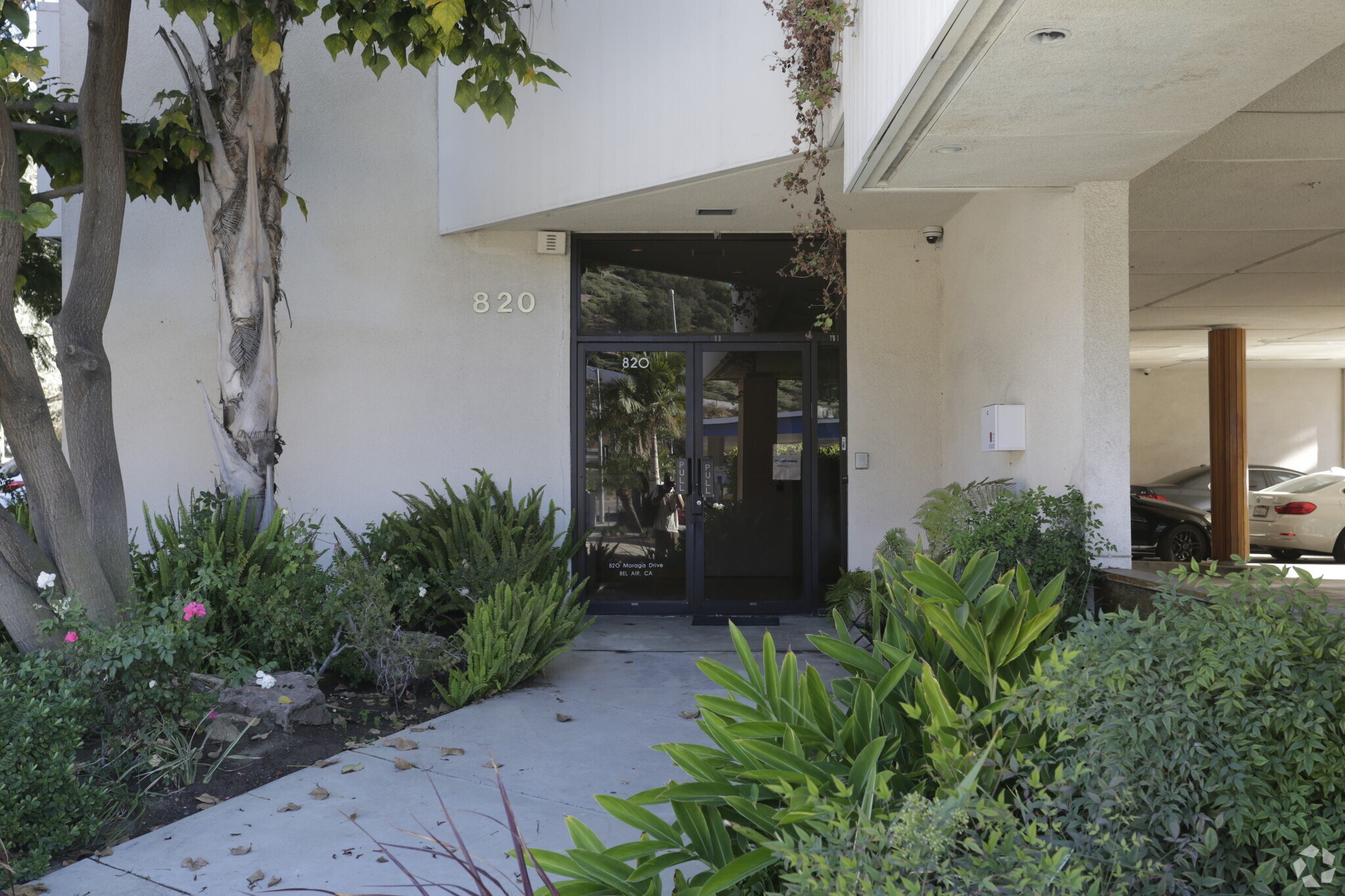 820 Moraga Dr, Los Angeles 90049 Office for Rent