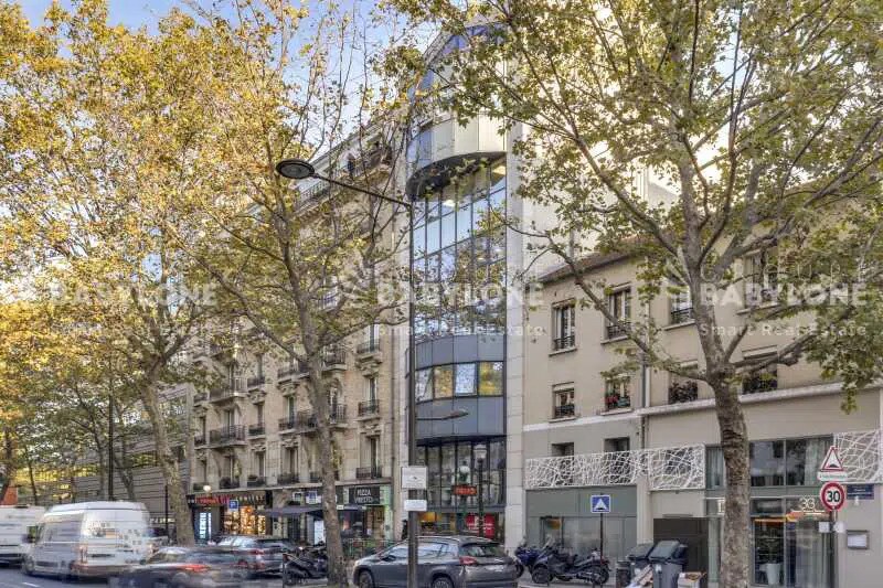 Office in Boulogne-Billancourt for lease - Building Photo - Image 1 of 8