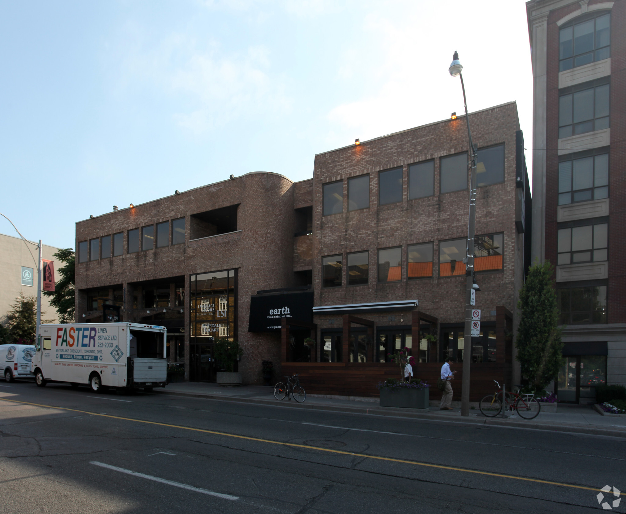1055 Yonge St, Toronto, ON for sale Primary Photo- Image 1 of 1