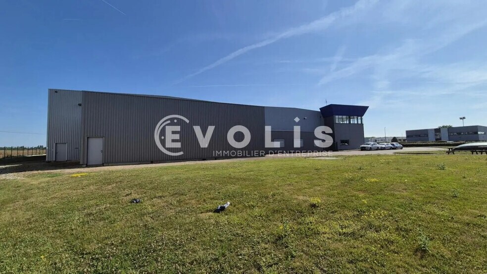 Industrial in Rebais for lease - Building Photo - Image 2 of 23