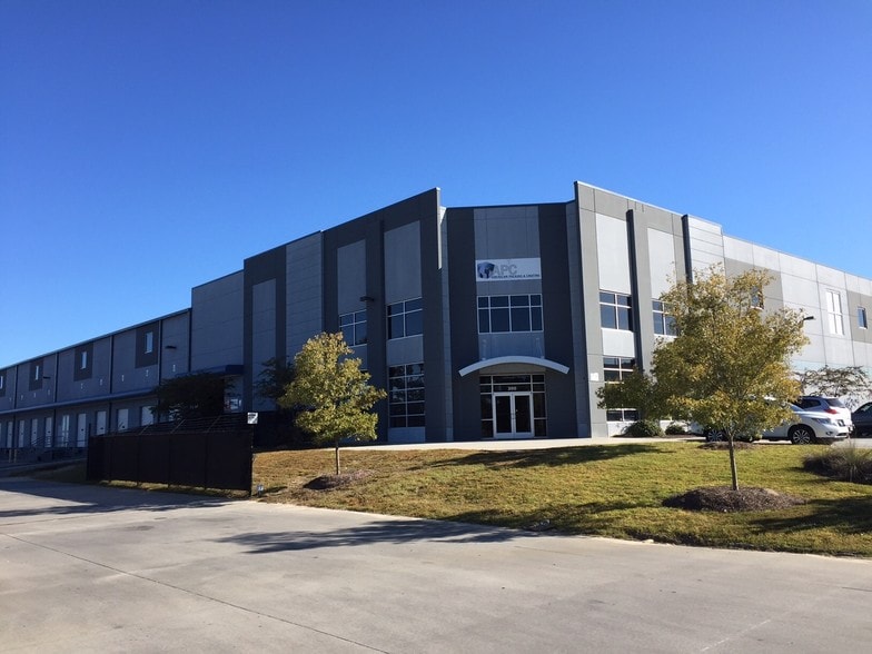 122 Norwest Ct, Pooler, GA for sale - Building Photo - Image 1 of 1