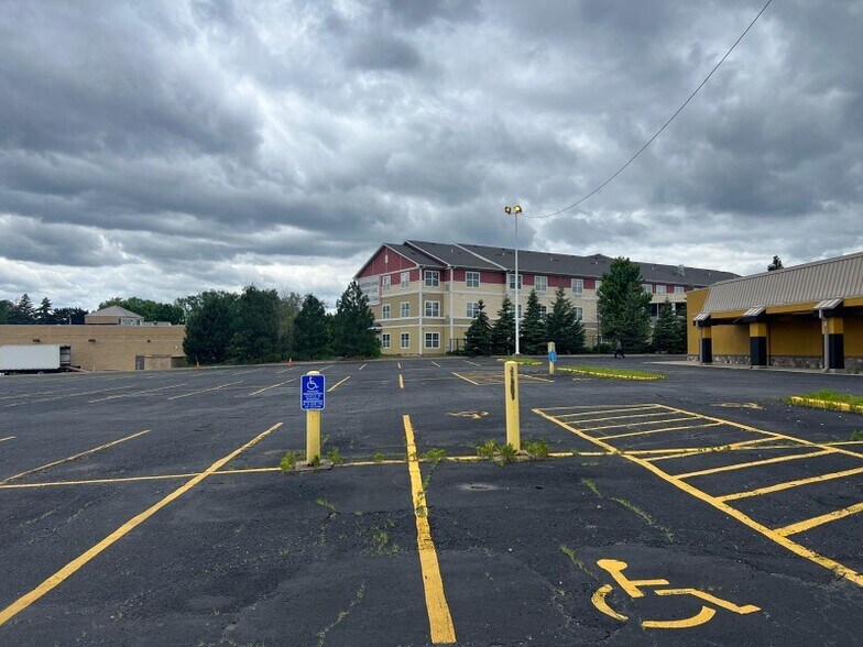 2201-2261 37th Ave NE, Columbia Heights, MN for lease - Building Photo - Image 3 of 5