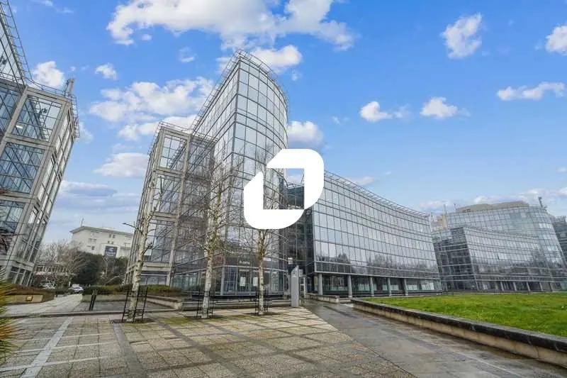 Office in Villepinte for lease - Building Photo - Image 1 of 8