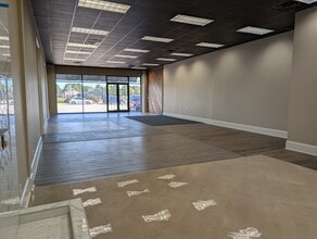 1633 E Beebe Capps Expy, Searcy, AR for lease Interior Photo- Image 2 of 7