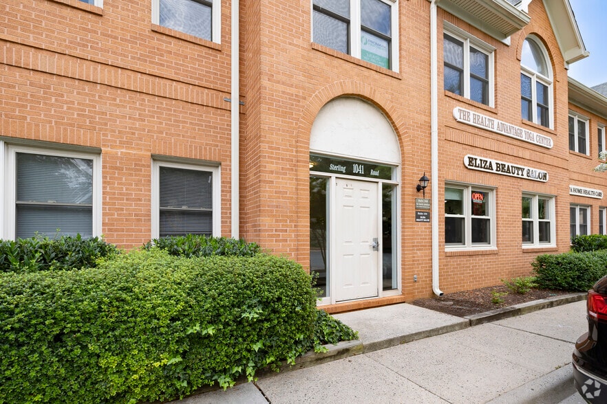 1041 Sterling Rd, Herndon, VA for sale - Building Photo - Image 3 of 8