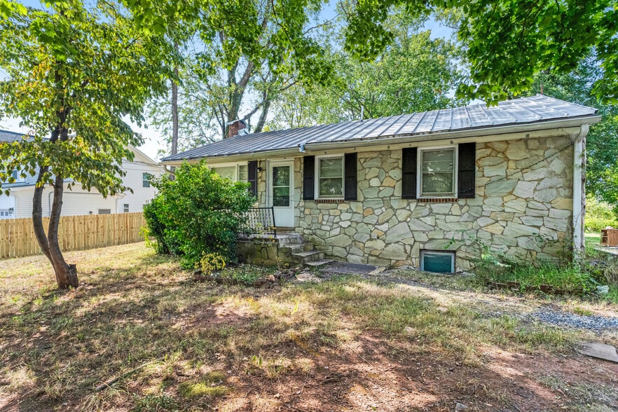 6796 Fayette St, Haymarket, VA for sale - Building Photo - Image 1 of 5