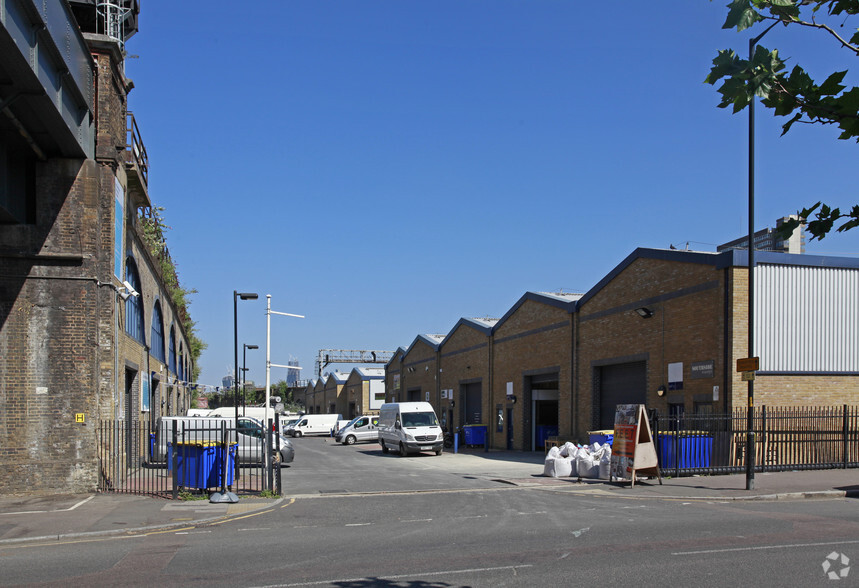 214 Rotherhithe New Rd, London for lease - Building Photo - Image 3 of 3