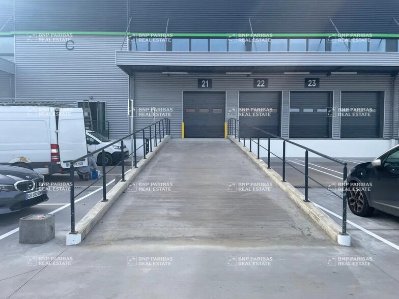 Rue Robert Brémond, Aulnay-sous-Bois for lease - Building Photo - Image 3 of 8