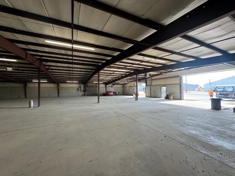 315 Lions Estates Dr, Jonesburg, MO for lease - Building Photo - Image 2 of 10