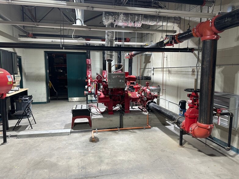 6120 N Detroit Ave, Toledo, OH for lease - Building Photo - Image 3 of 11