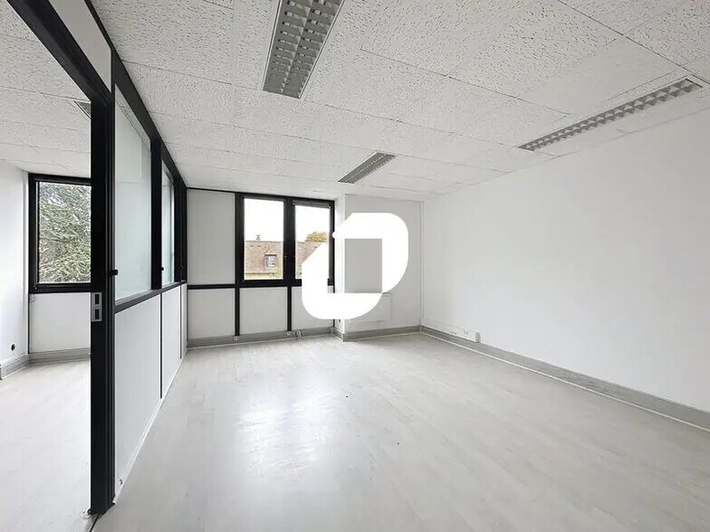 20 Bis Rue Schnapper, Saint-Germain-en-Laye for lease - Interior Photo - Image 3 of 8