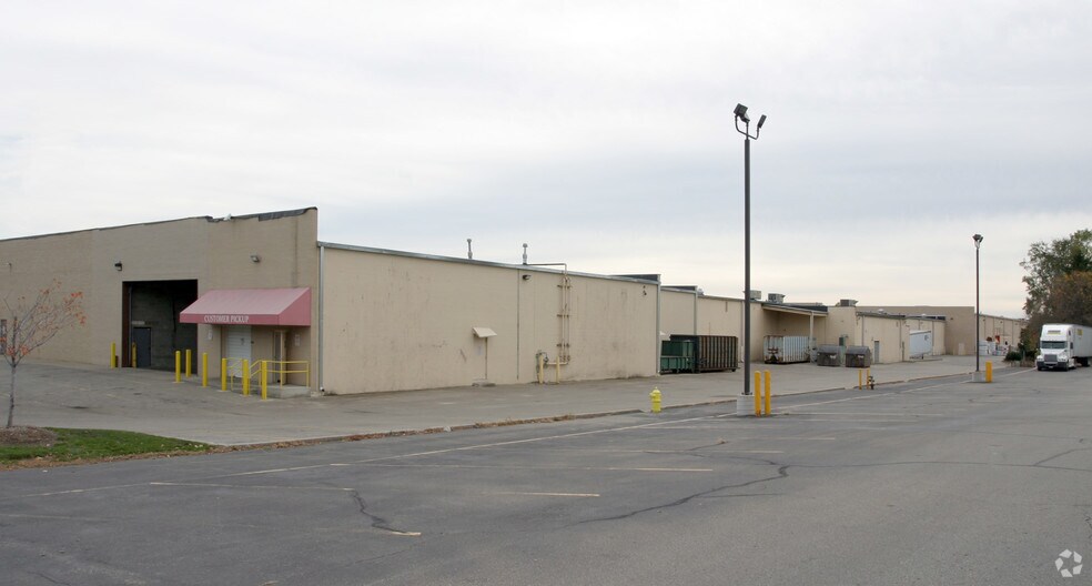 800 S Waverly Rd, Lansing, MI for lease - Building Photo - Image 2 of 5