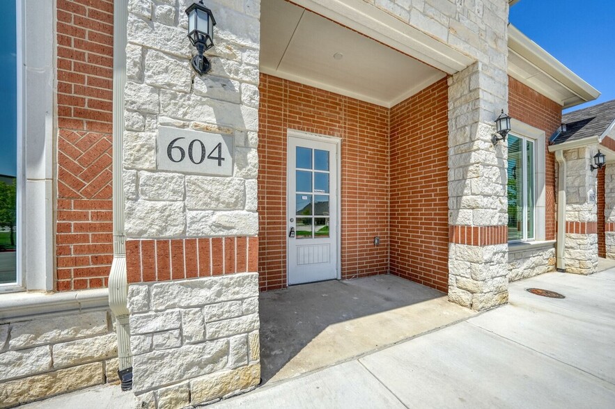 5860 Collin McKinney Pky, McKinney, TX for lease - Building Photo - Image 2 of 16