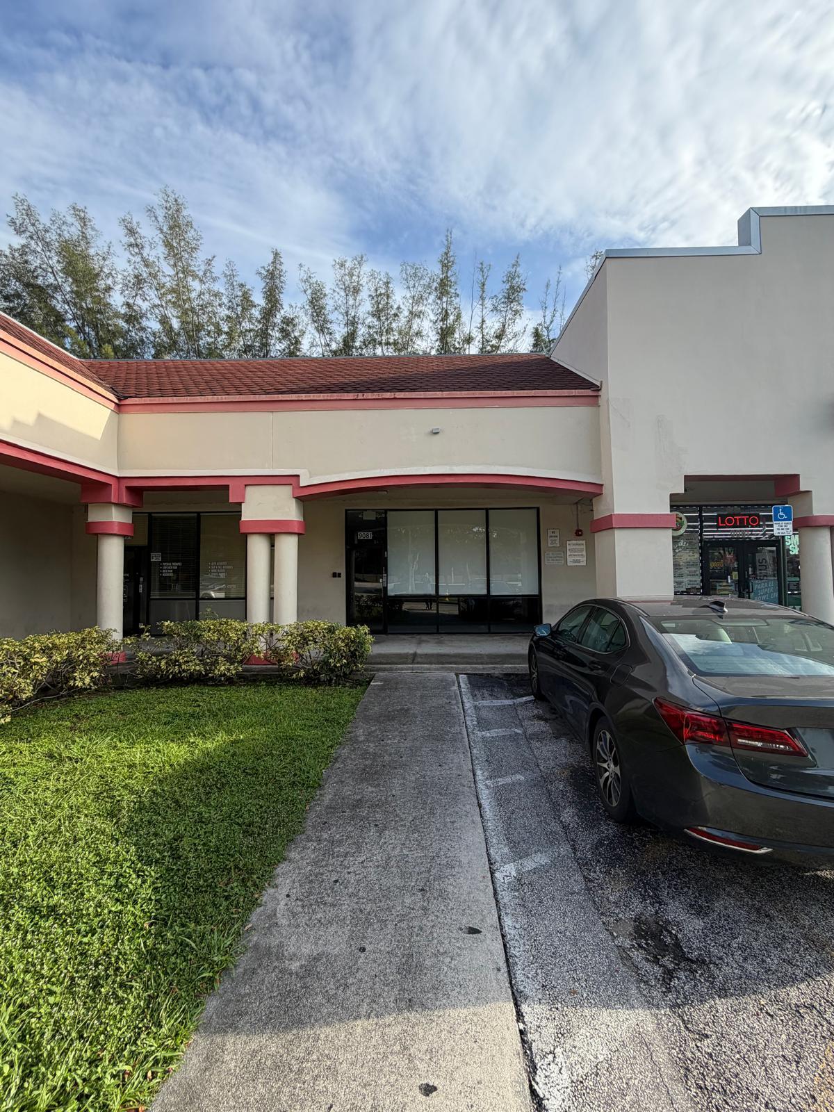 8901-9131 Pembroke Rd, Hollywood, FL for lease Building Photo- Image 1 of 3