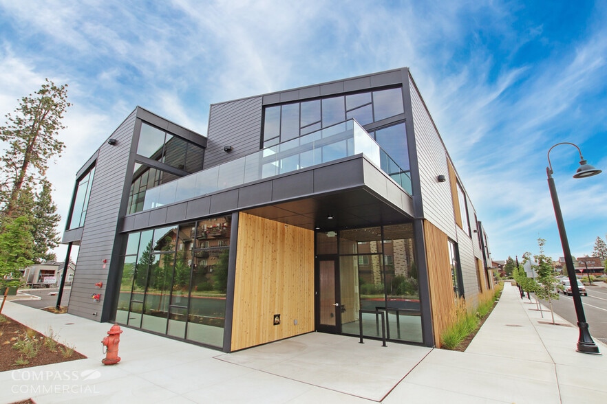 2838 NW Crossing Dr, Bend, OR for lease - Building Photo - Image 2 of 6
