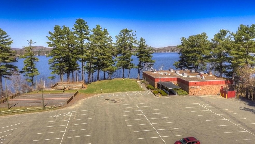 22 Waubeek Rd, Pittsfield, MA for sale - Primary Photo - Image 1 of 1