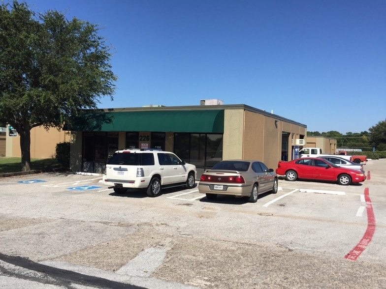222 Church St, DeSoto, TX for lease - Building Photo - Image 3 of 16