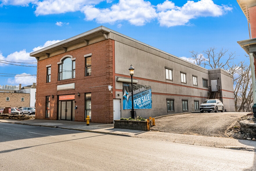 224 Spruce St, Morgantown, WV for sale - Primary Photo - Image 1 of 42