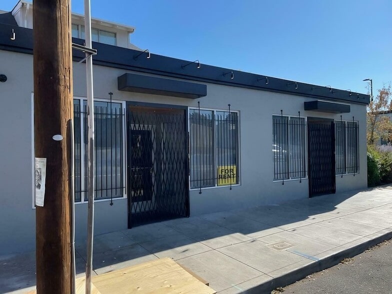 3552-3556 NE Sandy Blvd, Portland, OR for lease - Building Photo - Image 1 of 4