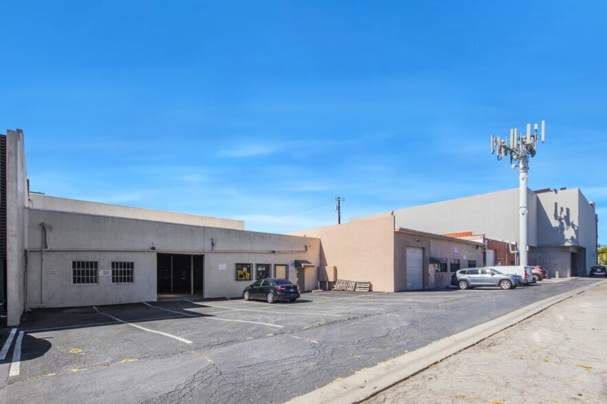 2230 S Barrington Ave, Los Angeles, CA for lease - Building Photo - Image 2 of 5