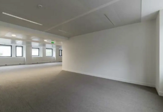 Office in Issy-les-Moulineaux for lease Interior Photo- Image 2 of 2