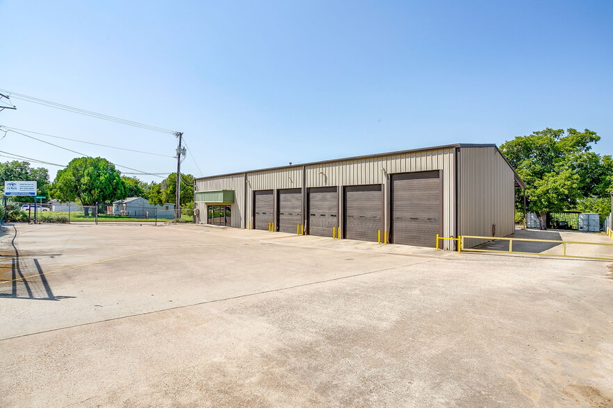 3040 Ramona Dr, Fort Worth, TX for lease - Building Photo - Image 2 of 44