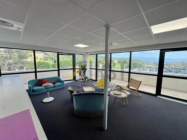 Office in Vallauris for lease - Interior Photo - Image 3 of 6