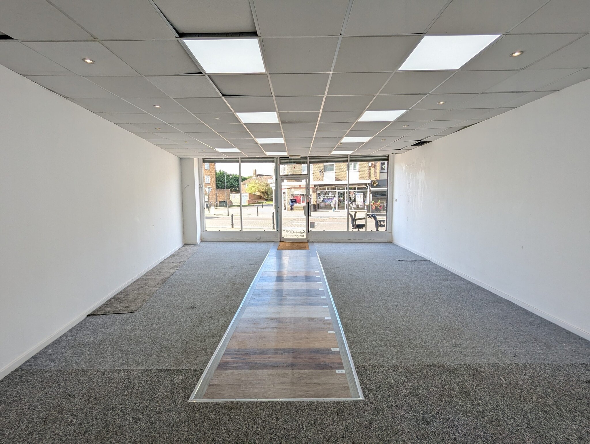 2 Langley Parade, Abbots Langley for lease Interior Photo- Image 1 of 4