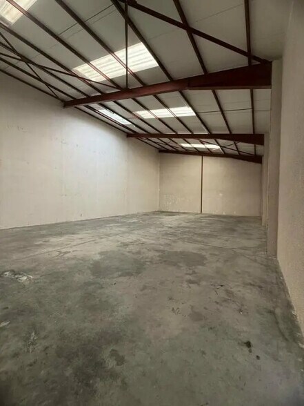 Industrial in Codognan for lease - Interior Photo - Image 3 of 5